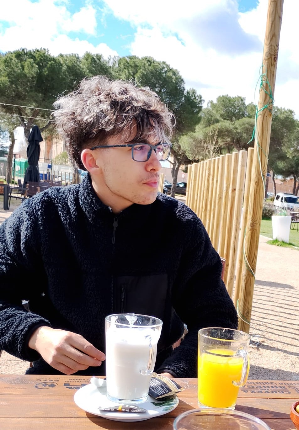 Imagen provisional de hombre joven con actitud determinada para sustituir por fotografía de Alejandro