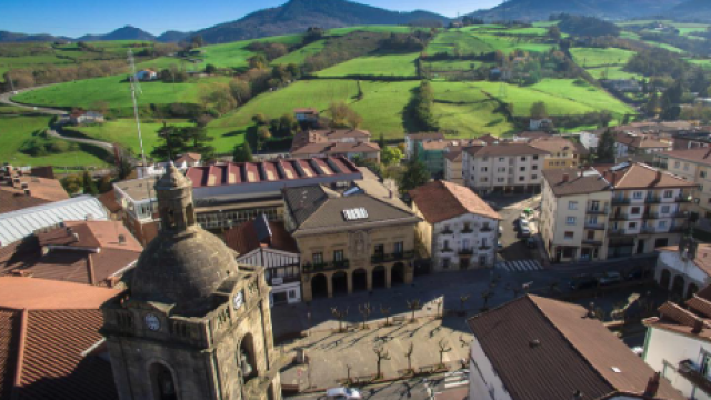 Urnieta es un encantador municipio de Gipuzkoa, situado a pocos kilómetros de San Sebastián, en pleno corazón del País Vasco.

Rodeado de montañas, paisajes verdes y naturaleza ¡SIMPLEMENTE INCREÍBLE!
